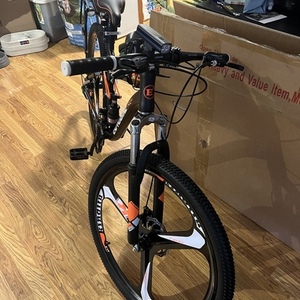 2022 Europa S7 Black and White