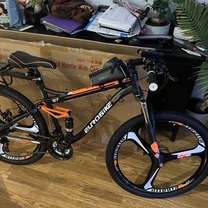 2022 Europa S7 Black and White