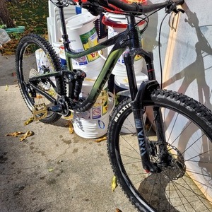 2021 Giant Reign 2 Black and Green