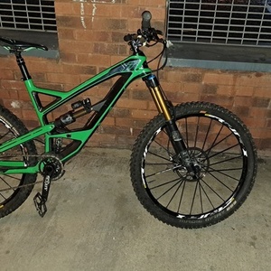 2017 YT Yt Capra pro Green and Black