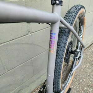 2022 Esker Japhy Silver, gray or bare metal