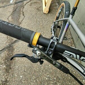 2022 Esker Japhy Silver, gray or bare metal