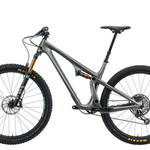 2022 Yeti SB115 Silver, gray or bare metal