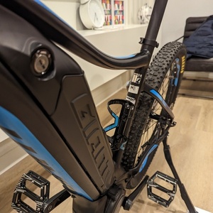 2019 Giant Fathom E+2 Black and Blue