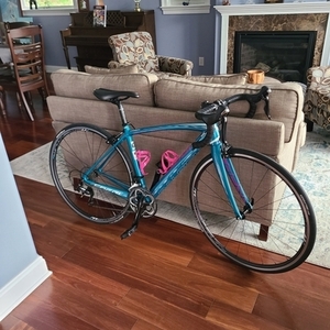 2015 Raleigh ONE SPECIFIC DETAIL IS THE HOT PINK B... Teal