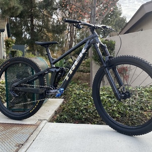 2022 Trek Slash 8 Silver, gray or bare metal