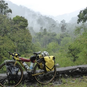 2016 Genesis Croix De fer Yellow or Gold