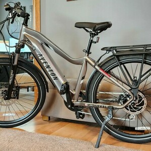 2022 Aventón Level 2 Silver, gray or bare metal