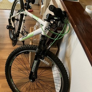 Genesis GS29 White and Green