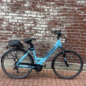 2022 Hyper E-ride city bicycle Blue