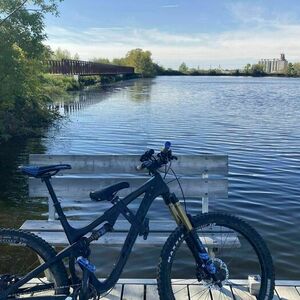 2018 Pivot Mach 5.5 Silver, gray or bare metal