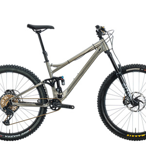 2022 Banshee Bikes Titan Silver, gray or bare metal