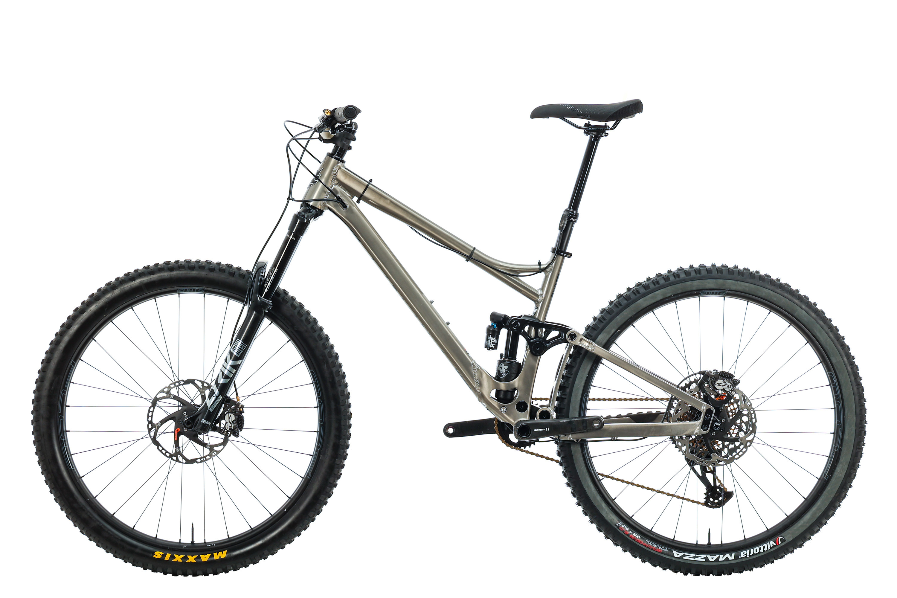 2022 banshee bikes titan v3 2