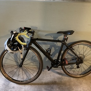 Custom Build, Neon yellow handlebar wrap, red pedals Carbon Black