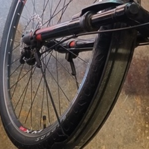 Mongoose Durham Silver, gray or bare metal