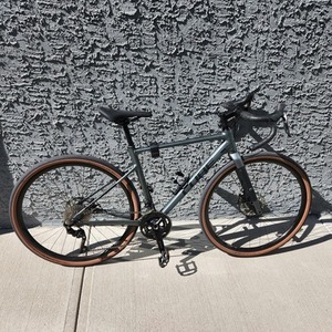 2022 Cube Nuroad Pro Silver, gray or bare metal