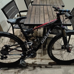 Giant Anythemx29 Black, White, and Red