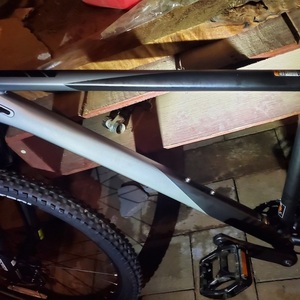 2022 Kent 22910 Silver, gray or bare metal and Black