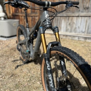 2020 Yeti SB140 Silver, gray or bare metal