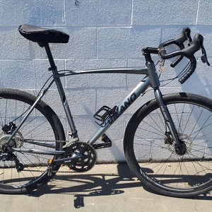 Vilano Gravel Silver, gray or bare metal