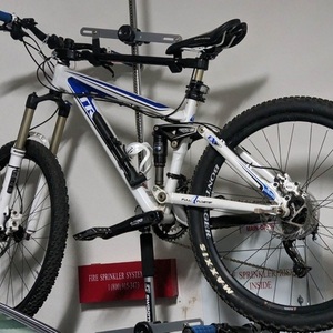 Trek Fuel EX 7 White and Blue