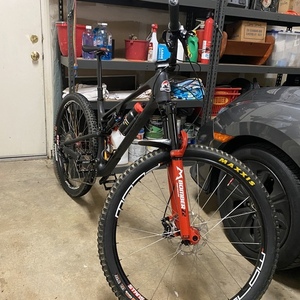 2022 Rocky Mountain Bicycles Element C50 Black and Red