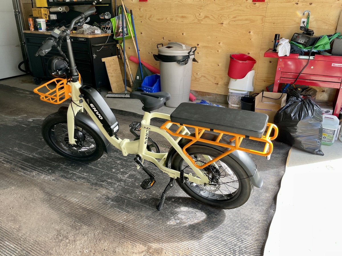 2023-envo-flex-urban-cargo-bike-front-storage