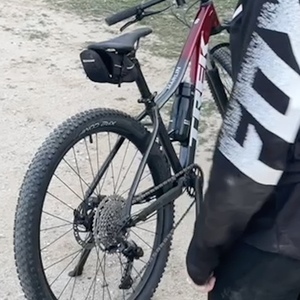 2022 Trek Marlin 6 Red and Black