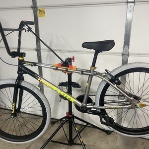 2022 Haro Master DMC 24” Silver, gray or bare metal