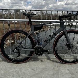 2022 Cube Agree C:62 Pro Silver, gray or bare metal and Black