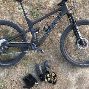 2022 Trek Top Fuel 9.8 XT Black