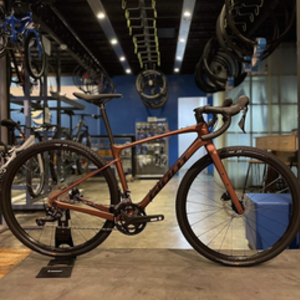 2022 Giant Revolt advanced 3 Orange