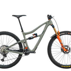2021 Ibis Ripmo V2 Silver, gray or bare metal