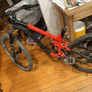 2016 Norco Bikes Range 7.2 Red and Black