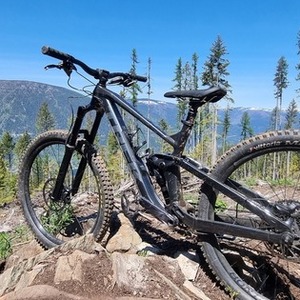 2022 Trek Slash 8 Black