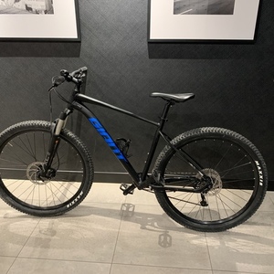 2021 Giant Talon 1 Black and Blue