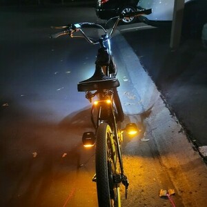 2016 HangTen Bikes Beach cruiser 7-Speed Black, Yellow or Gold, and Silver, gray or bare metal