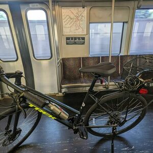 2022 Trek FX 2 DISC STAGGER L CH Black and Green