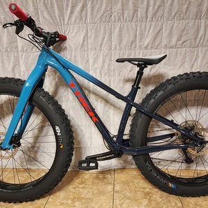 2022 Trek Farley 5 Teal