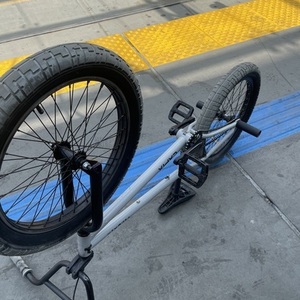 2022 Caprix Villan Villan Silver, gray or bare metal