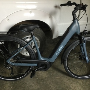 2022 Cube Step through Silver, gray or bare metal