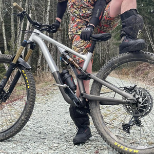 2022 Specialized Stumpjumper EVO Elite Alloy Silver, gray or bare metal