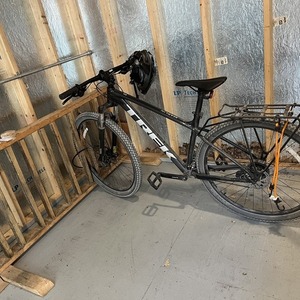 2022 Trek M/L Silver, gray or bare metal