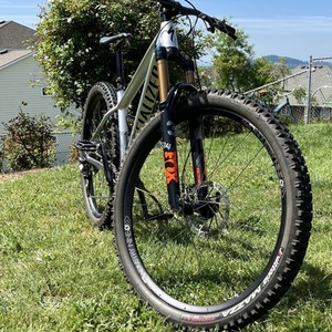 2022 Specialized Fuse M4 Silver, gray or bare metal