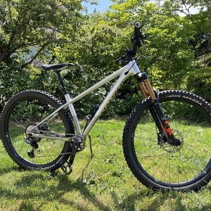 2022 Specialized Fuse M4 Silver, gray or bare metal