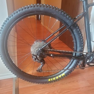 Giant Aluminum Black and Black
