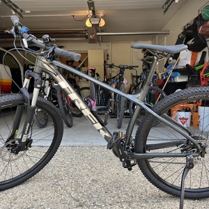 2023 Trek Marlin 5 Silver, gray or bare metal
