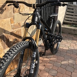 2021 YT Capra Black