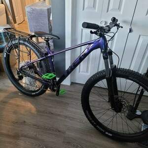 2022 Trek Roscoe 6 Bike Medium Purple Flip/ Black