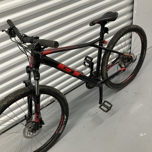 2022 GT Bicycles Avalanche Black